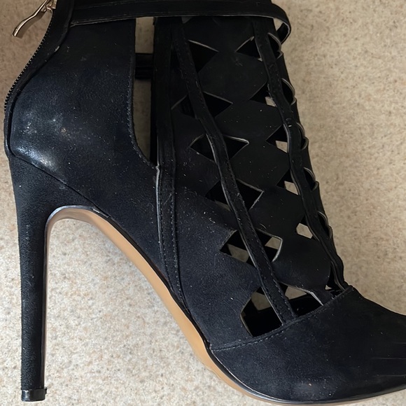 3 For $12 Womens Report Heels - Picture 11 of 13